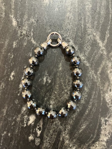 KAGI DARK CHARCOAL HEAMATITE CRYSTAL BRACELET Carousel 2