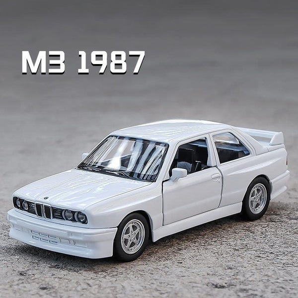 1:36 BMW M3 E30 1987 Porsche 911 Turbo Audi Quattro BMW M4 Metal Toy Carousel 1