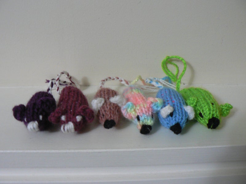 6x Hand-knitted toy mice for cats Carousel 1