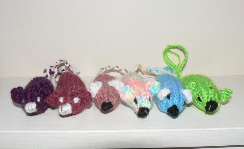 6x Hand-knitted toy mice for cats Carousel 2