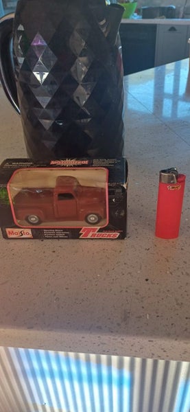 Ford pickup Carousel 1