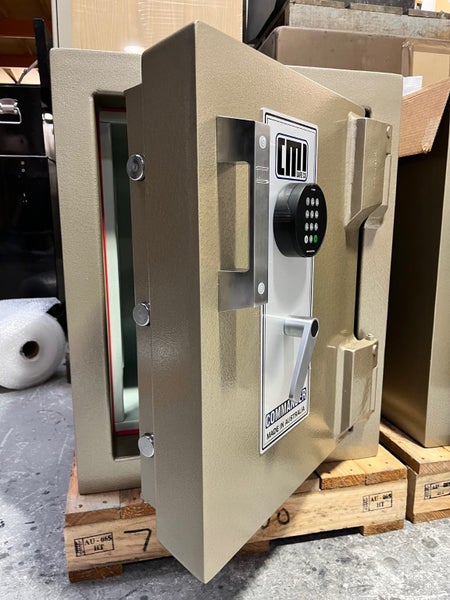 CMI Commander CR2 Safe Carousel 1