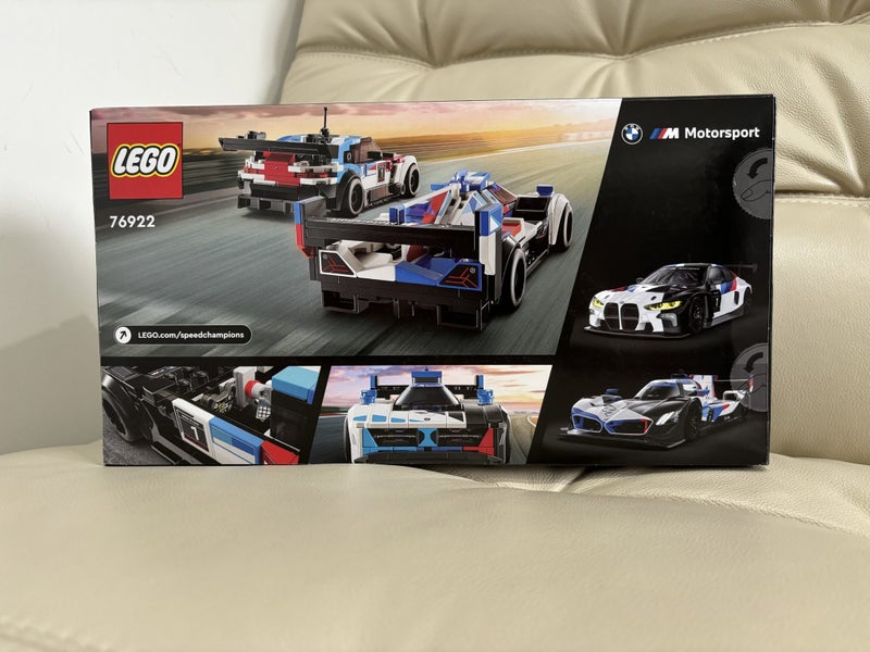 LEGO Speed Champions 76922 - BMW M4 GT3 & M Hybrid V8 Carousel 2