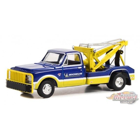 GL 1967 Chevrolet C-30 Dually Wrecker Carousel 1