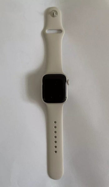 Apple Watch Starlight Series 8 45mm GPS Carousel 1