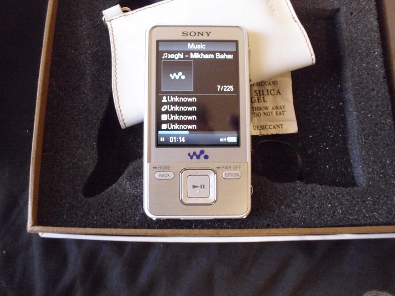sony nwz-a728 digital media player Carousel 1
