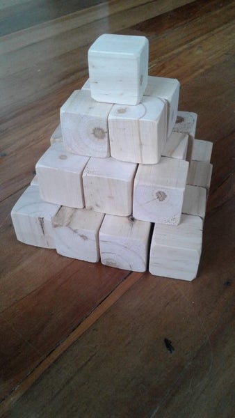 30 Wooden blocks 4x4cm Carousel 1