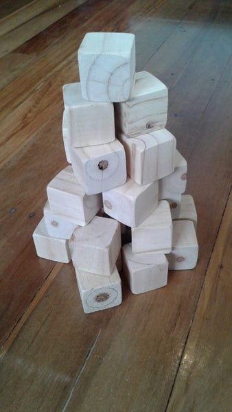 30 Wooden blocks 4x4cm Carousel 2
