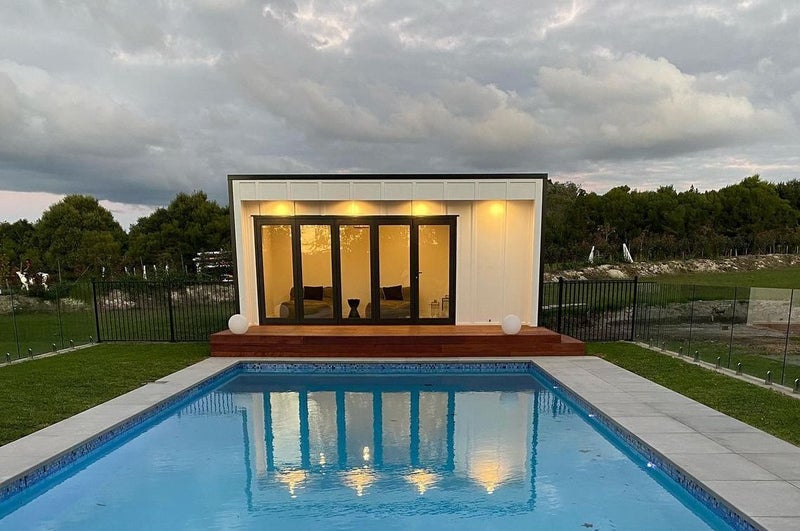 Luxury Cabin With Storage Shed. Carousel 2
