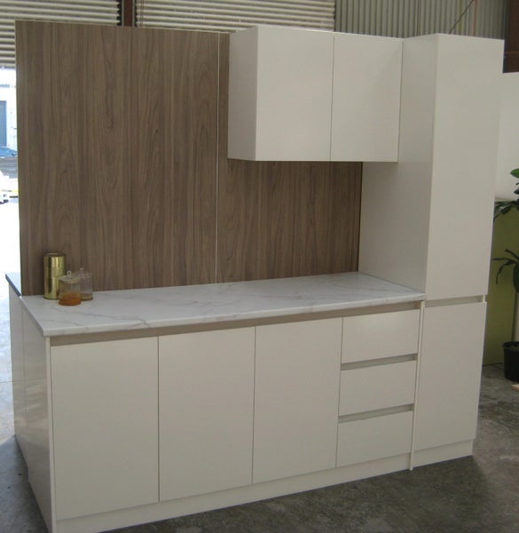 2200 KITCHENETTE -1800w Bench, 400w Pantry & Wall Cabinet Carousel 1