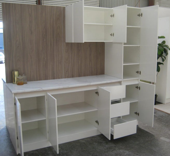 2200 KITCHENETTE -1800w Bench, 400w Pantry & Wall Cabinet Carousel 2
