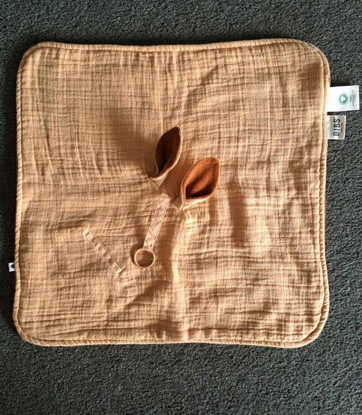 BNWOT Bibs Desert Sand Cuddle Cloth Carousel 1