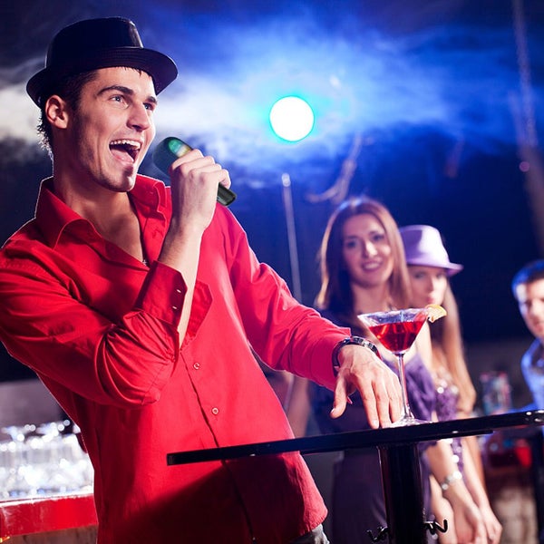 Type C Charging Wireless Karaoke Microphone and Speaker Carousel 7