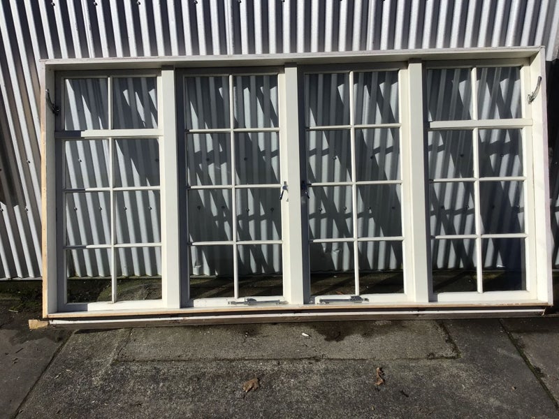 Colonial-style Window, 2610x1405 Carousel 2