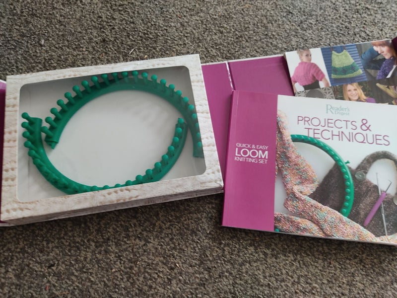 Quick & Easy Loom Knitting Set Carousel 1