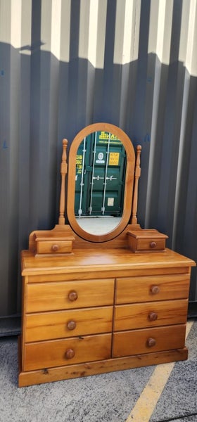 Duchess with mirror Carousel 2