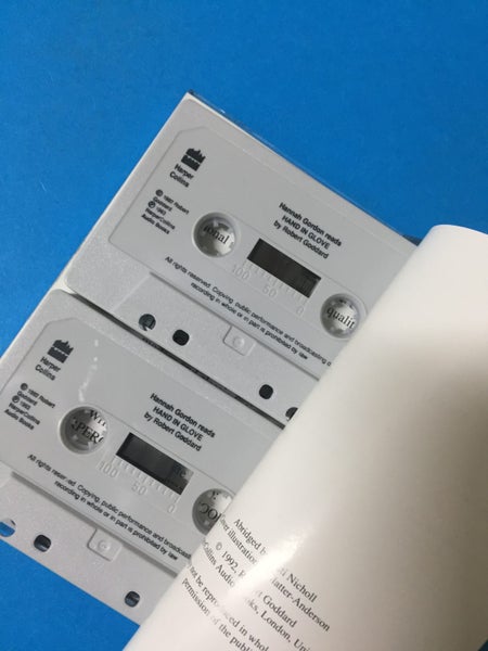 Robert Goddard: Hand In Glove (AudioBook Cassette) Carousel 3