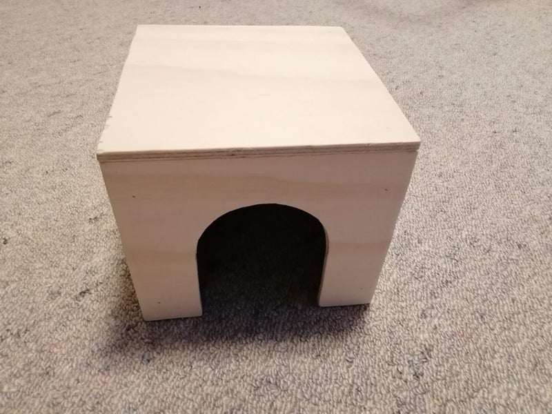 Wooden guinea pig hide Carousel 1