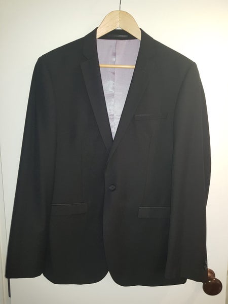 Suit Carousel 2
