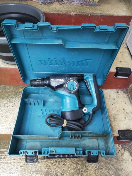 Makita HR2811FT Rotary Hammer Drill 28MM SDS Plus Carousel 1
