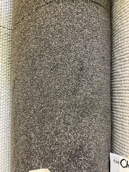 Auction 120- 5.50 x 3.65 metres, Nylon cut pile carpet Carousel 2