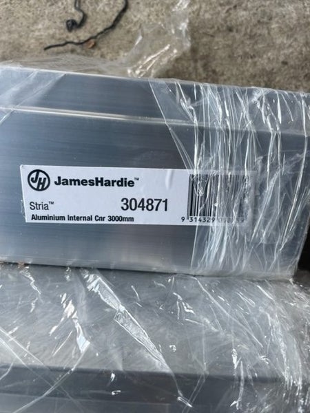 James Hardie 304871 Stria Internal Corner Aluminium 3000mm Carousel 1