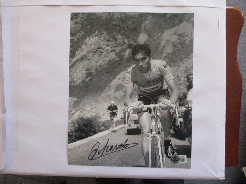 Eddy Merckx "5X Tour de France winner" signed Photo + Authentication Carousel 1