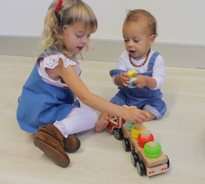 Discoveroo - Sort & Stack Truck Playset Carousel 2