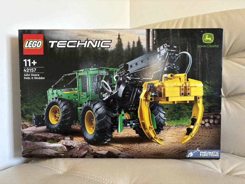 LEGO Technic 42157 - John Deere 948L-II Skidder ~RETIRED~! Carousel 1