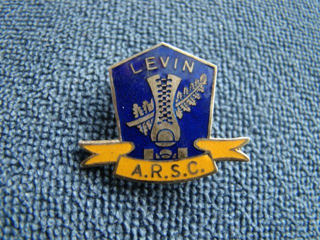 Old N.Z Levin Amateur Roller Skating Club Enamel Badge Carousel 1