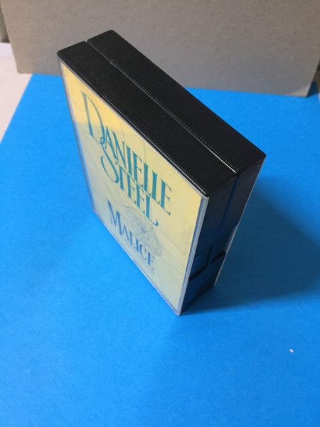 Danielle Steel: Malice (AudioBook Cassette) Carousel 3