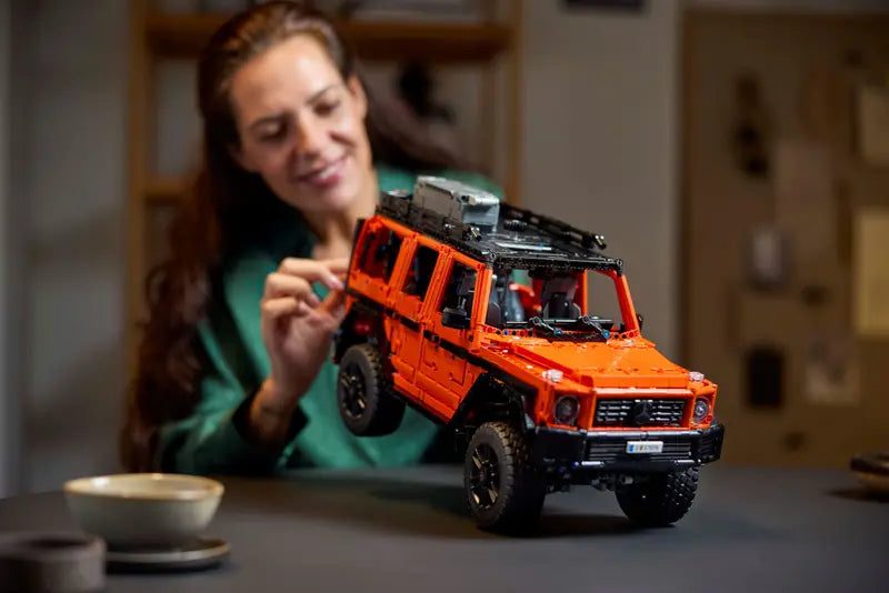 Lego Tech Mercedes G 500 Professional 42177 Carousel 4