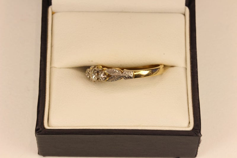 Vintage 0.30CT Three-stone 18ct Diamond ring Carousel 2