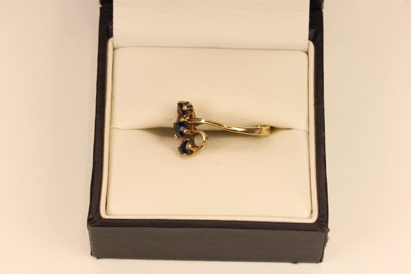 9ct Sapphire ring Carousel 2