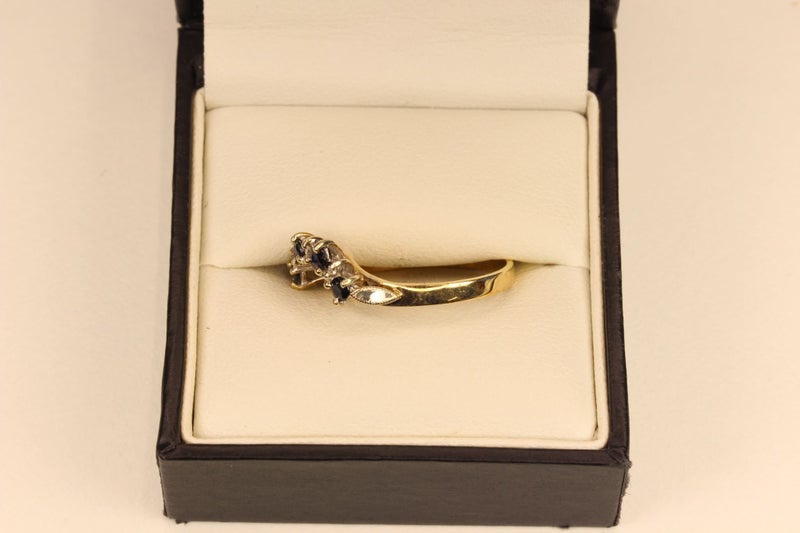 9ct Sapphire & Diamond ring Carousel 2