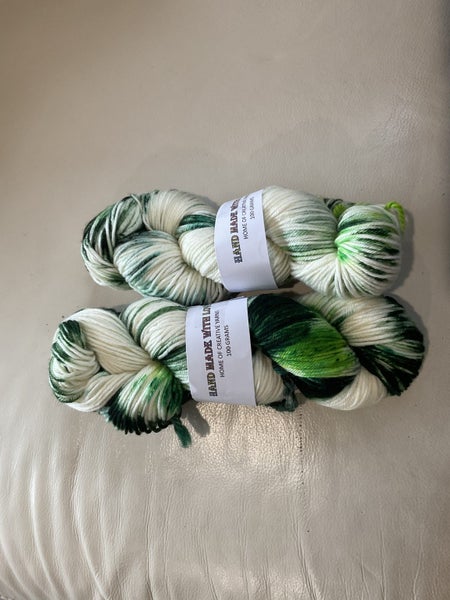*100% MERINO wool Hand dyed yarn 8ply 100 GRAMS NEW grass is greener Carousel 1