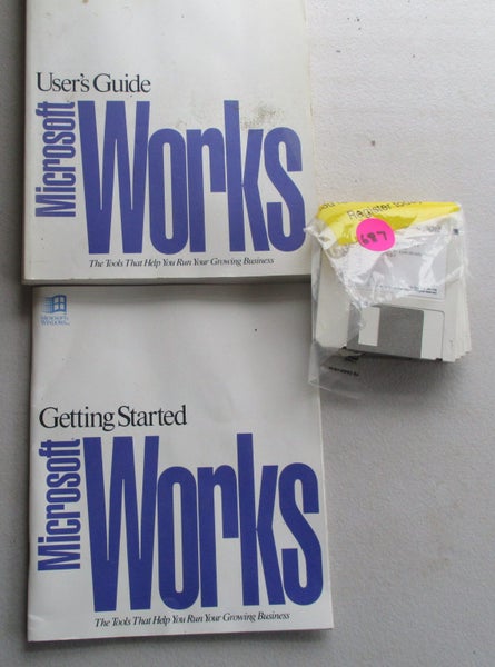 Microsoft Works Manual & 7 Floppy Discs Carousel 1