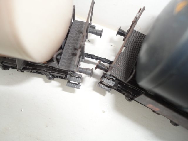 MARKLIN HO - WAGON - CLOSE COUPLER - RIGID COUPLING BARS. Carousel 1