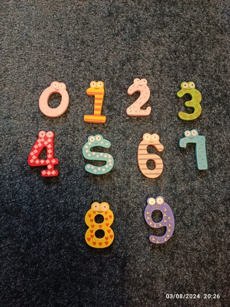 Wooden ELIZABETH and magnetic numbers Carousel 2