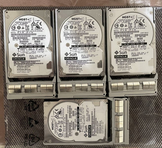 1x Hitachi 1.2TB 12G/s SAS SFF/2.5" 10k RPM Carousel 1