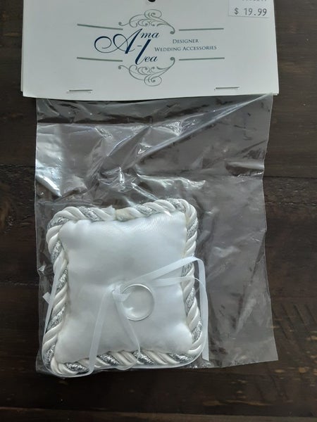 Bridal ring pilow Carousel 1