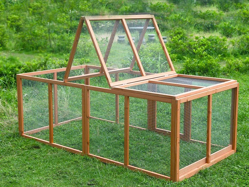 CHICKEN RUN Carousel 1