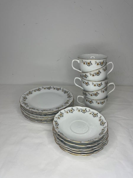 Vintage Flower Gold Trim Plate Set 17 Pieces Carousel 1
