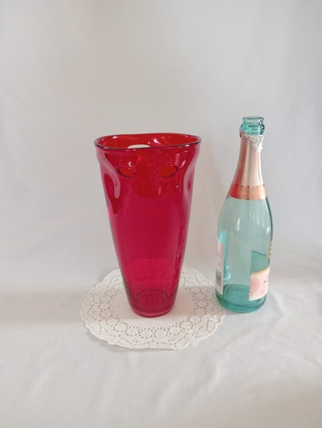 LARGE RED GLASS VASE Carousel 2