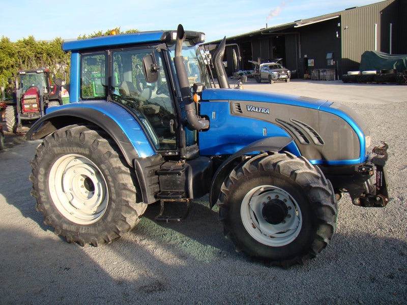 Valtra T162 Carousel 1