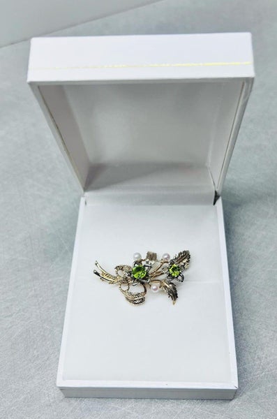 PERIDOT & PEARL BROOCH Carousel 1
