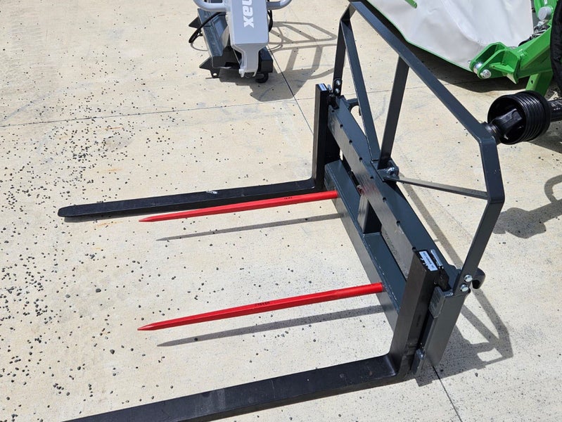Adjustable Pallet Forks 2000KG rated - $2500+GST Carousel 1