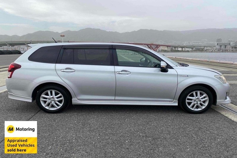 2013 Toyota Corolla Fielder Hybrid Aero Tourer62864752020737113
