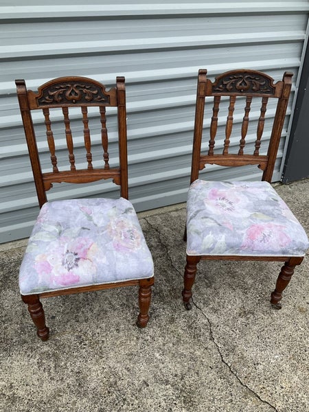 Beautiful oak chairs Carousel 1