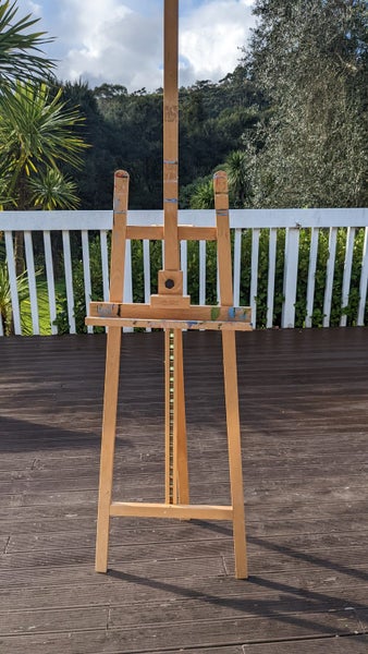 Winsor and Newton art Easel Carousel 2